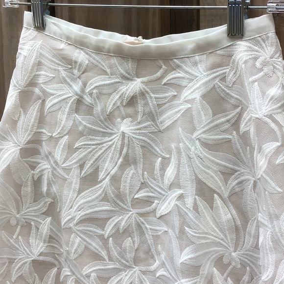 Gorgeous Keepsake Creamy White  Lace Over Tan Lining Handkerchief Skirt, XS - Picture 4 of 15